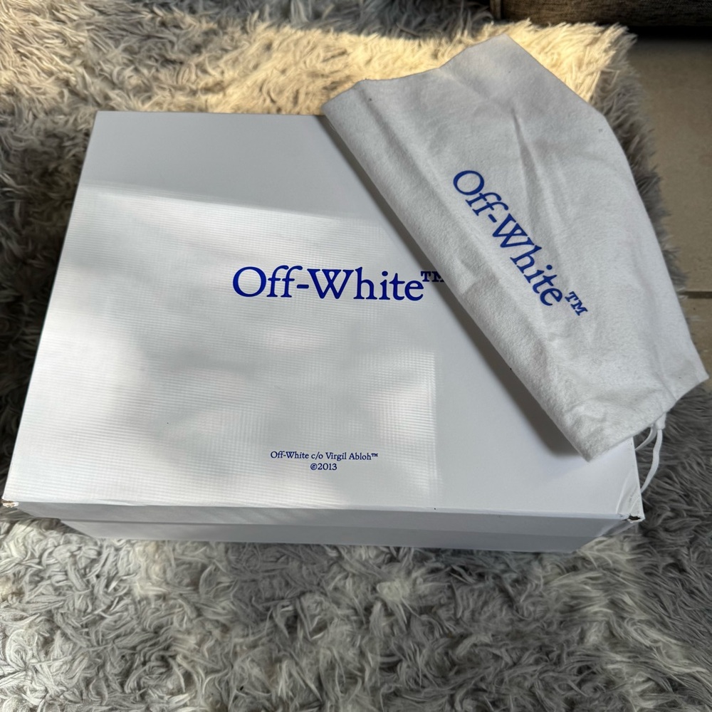 Off-White Genuine Shoebox with Dustbag